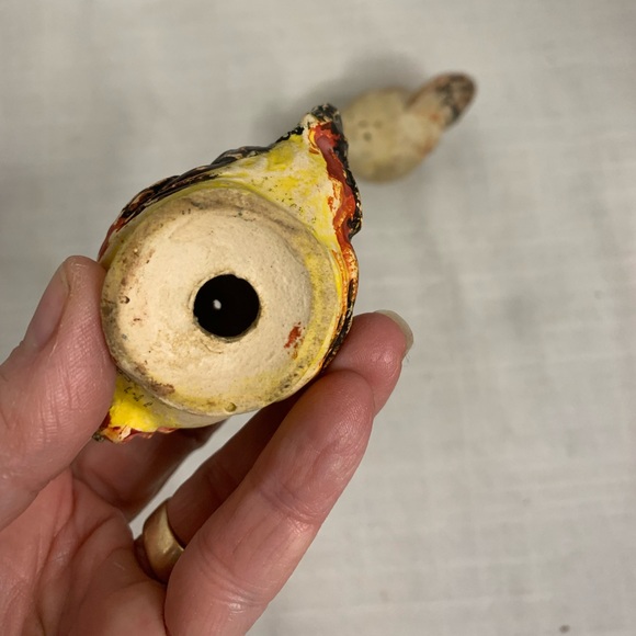 VINTAGE | Chalkware Chicken Salt & Pepper Shakers. - Picture 5 of 14